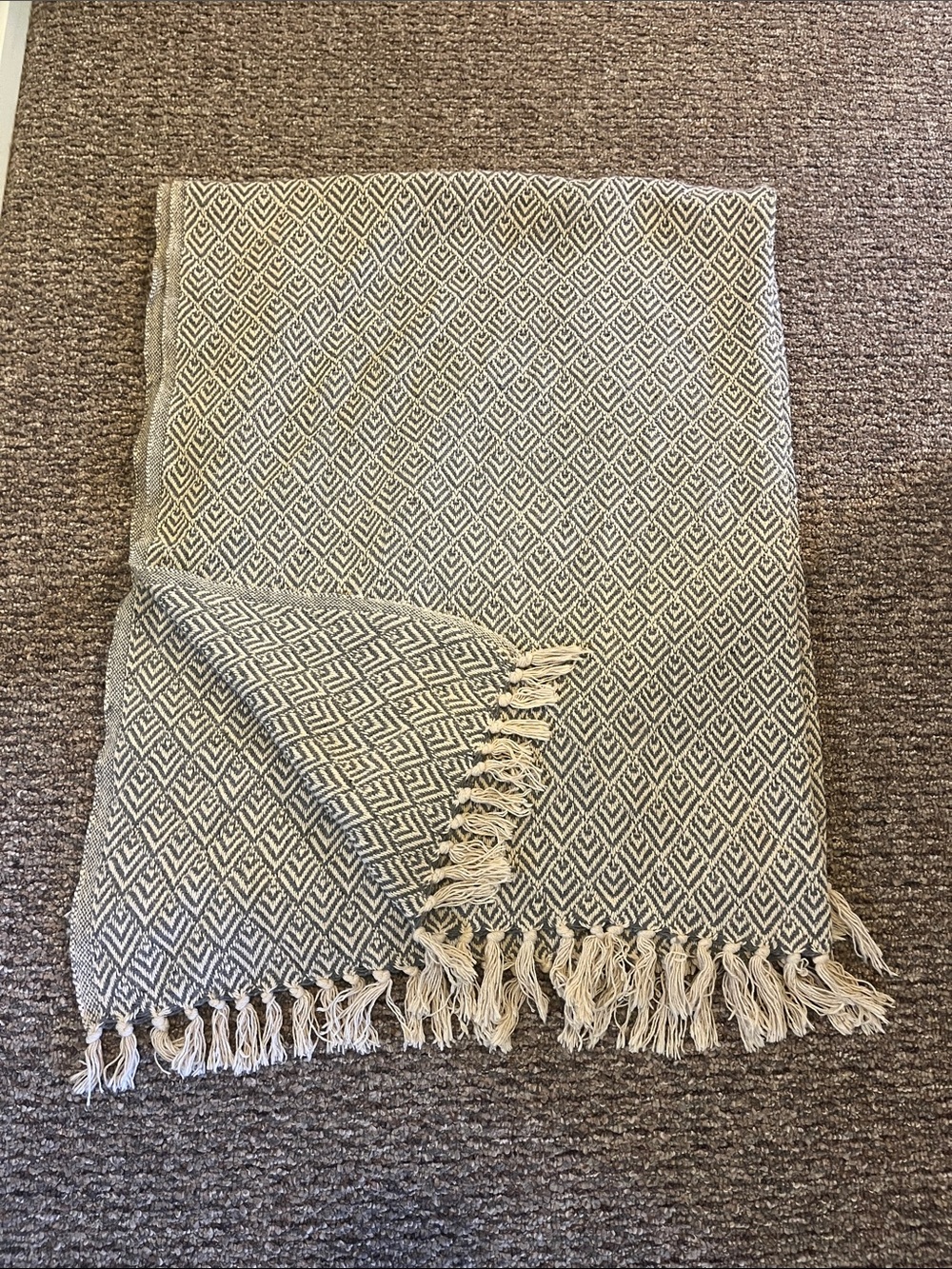 Luxury Diamond-Weave Throw Blanket in Cream and Gray